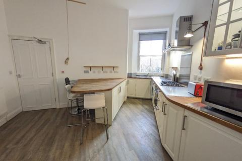 3 bedroom flat to rent, Marchmont Crescent, Marchmont, Edinburgh, EH9
