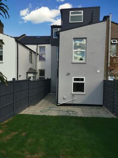5 bedroom terraced house for sale - London E15