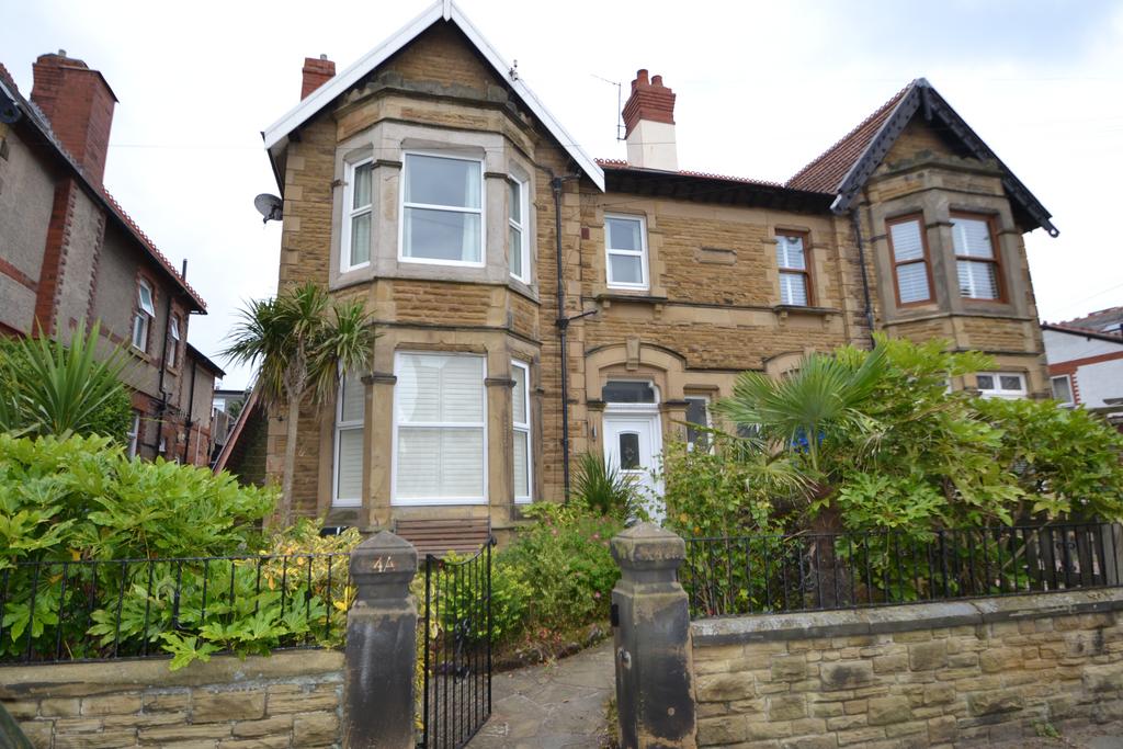 Mostyn Avenue, West Kirby, Wirral, Merseyside, CH48 2 bed apartment to rent £1,350 pcm (£312 pw)