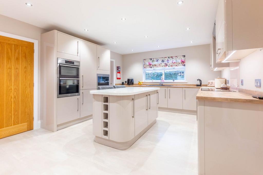 Dining kitchen