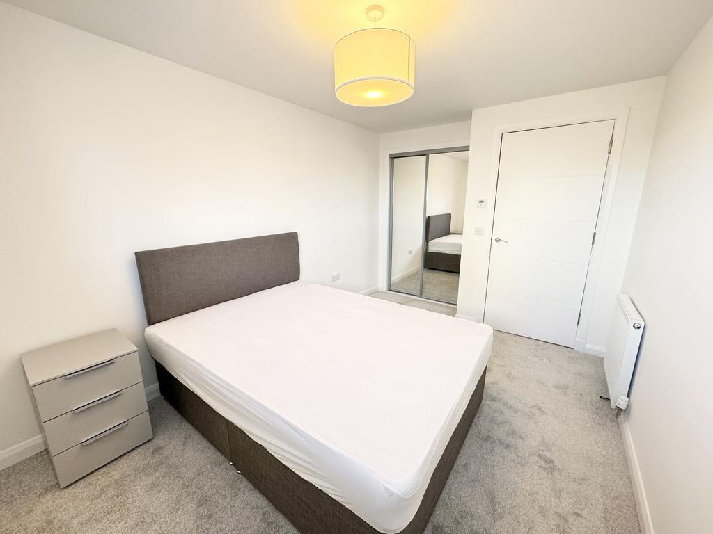 Bedroom 1 (2)