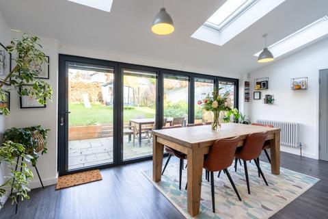 15 Calgary Place, Leeds, LS7 4LQ