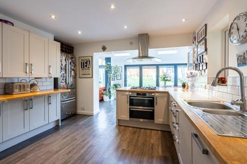 15 Calgary Place, Leeds, LS7 4LQ
