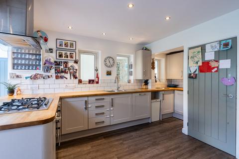 15 Calgary Place, Leeds, LS7 4LQ