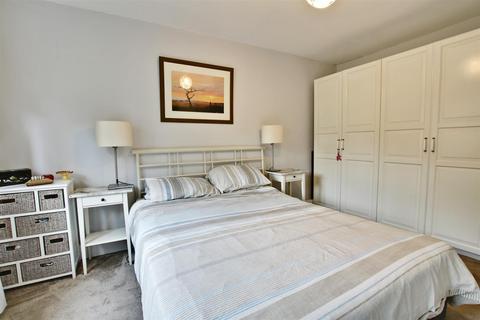 2 bedroom ground floor flat for sale - Martins Road, Bromley BR2
