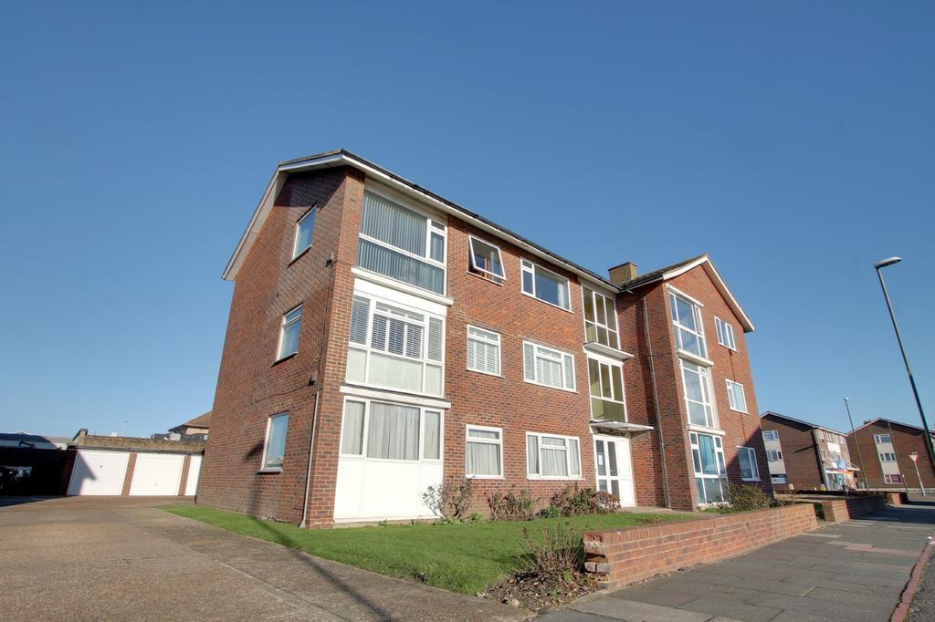 Beach Green, ShorehambySea 2 bed flat £270,000
