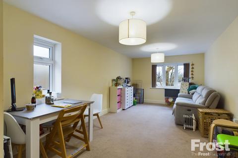 2 bedroom apartment for sale, Sidney Road, Sidney Road, Staines-Upon-Thames, Middlesex, TW18