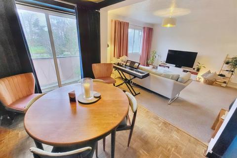 Flat 4, The Moorings, 40 Talbot Avenue, Bournemouth, BH3 7HZ