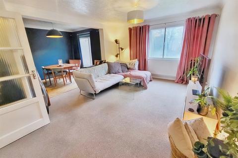 Flat 4, The Moorings, 40 Talbot Avenue, Bournemouth, BH3 7HZ