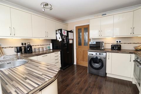 19 Gould Close, Street, BA16 0AZ