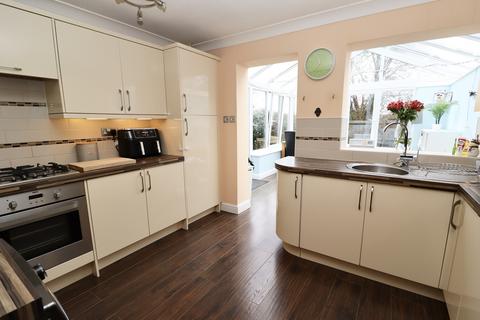 19 Gould Close, Street, BA16 0AZ