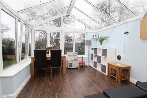 19 Gould Close, Street, BA16 0AZ