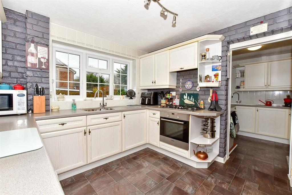 Hazelden Close, West Kingsdown... 4 bed detached house for sale £500,000