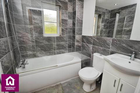 2 bedroom flat to rent, Moor Lane, Salford M7