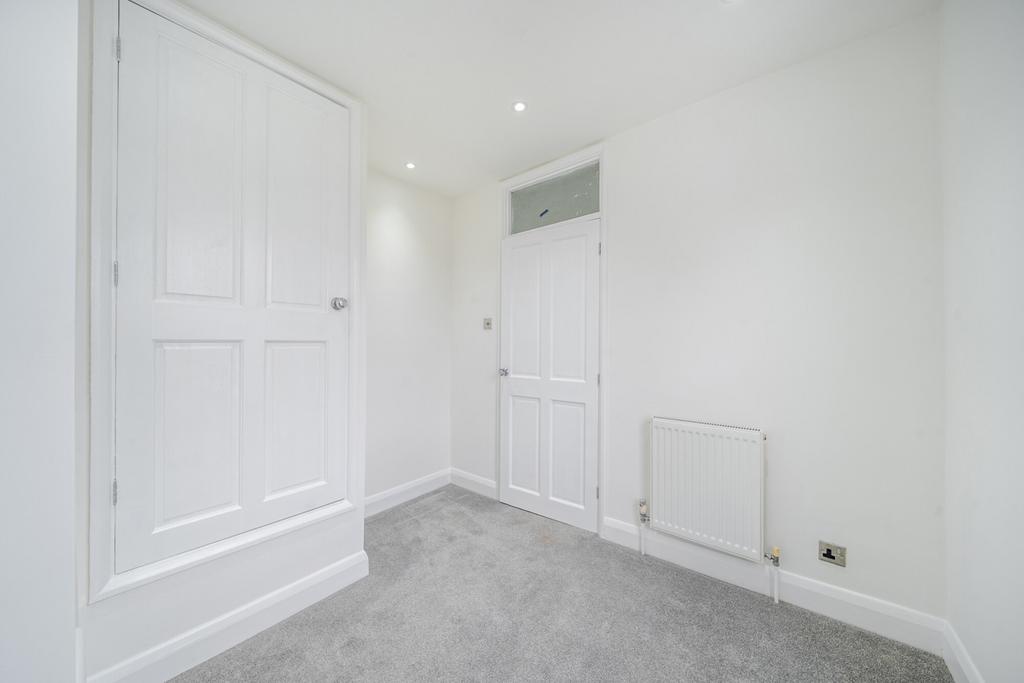 1370971-6-68f2323...