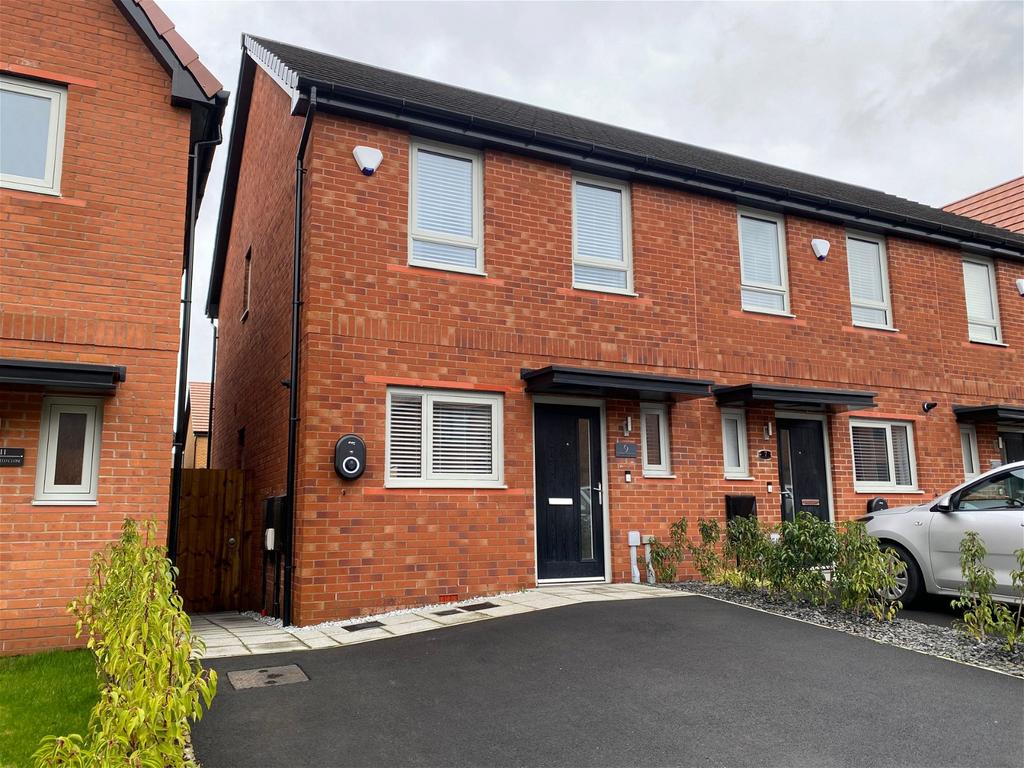 Yarn Field Close, Royton 2 bed townhouse for sale £260,000