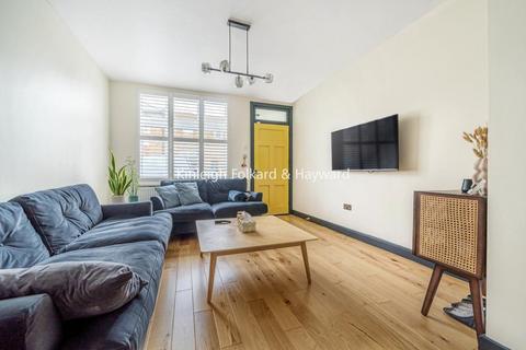 2 bedroom end of terrace house for sale, Chelmsford Road, Southgate