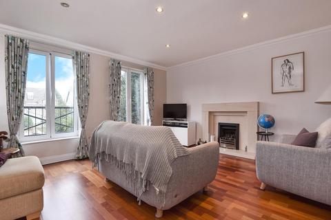 3 bedroom terraced house for sale, Richmond Road, Raynes Park