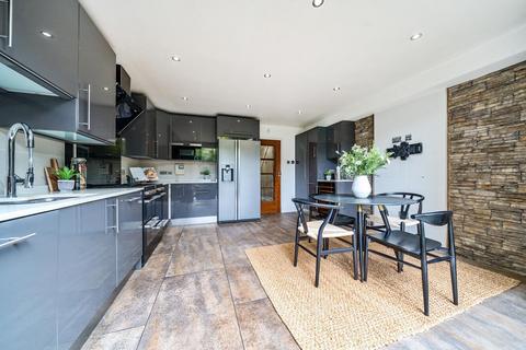 1 Amber Court, 100 Richmond Road, London, SW20 0PD