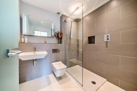 1 Amber Court, 100 Richmond Road, London, SW20 0PD