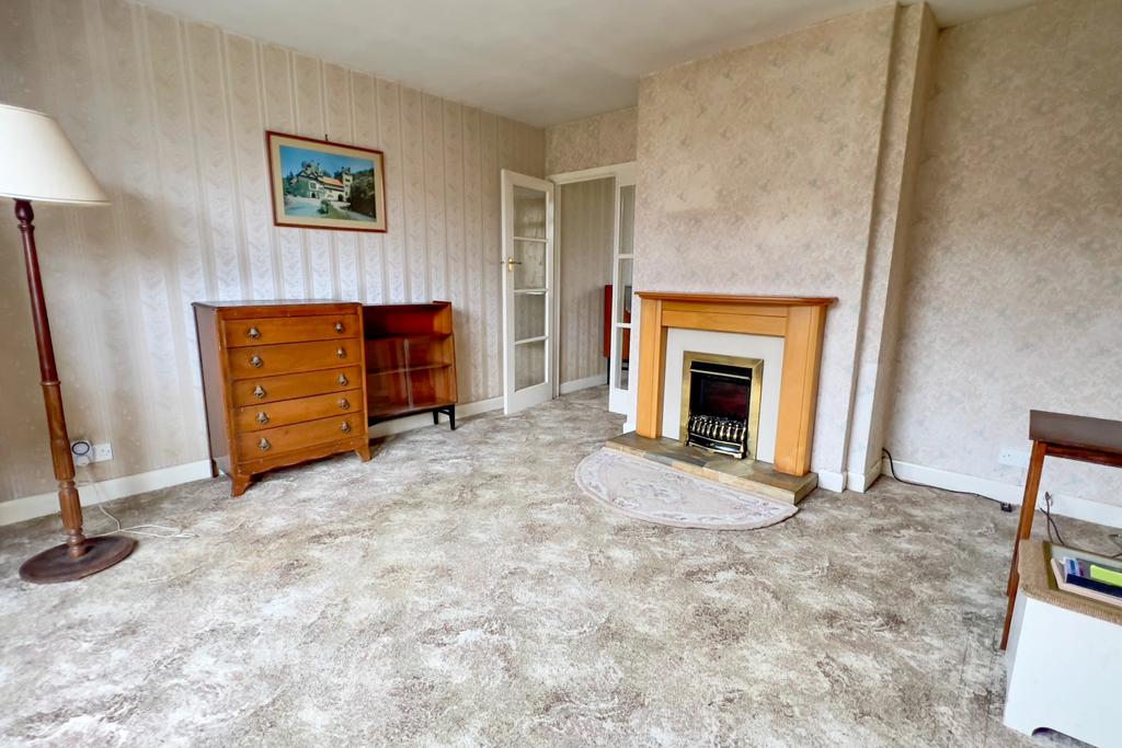 Wollaton Road, Bradway, S17 4LF 3 bed semidetached house for sale £