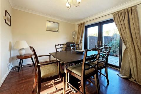 6 Barbourne Close, Solihull, B91 3TL