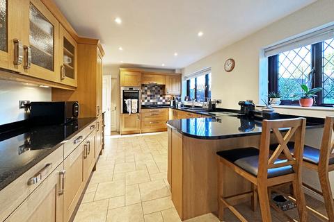 6 Barbourne Close, Solihull, B91 3TL