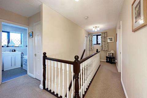 6 Barbourne Close, Solihull, B91 3TL