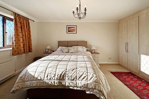 6 Barbourne Close, Solihull, B91 3TL