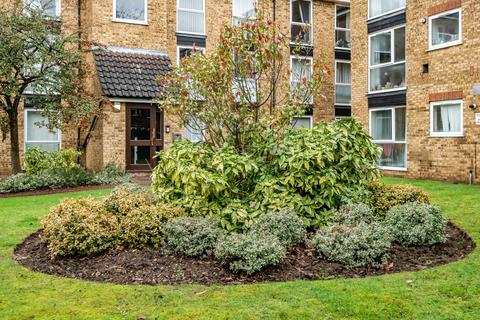 4 Melville Close, Ickenham, Uxbridge, UB10 8TY