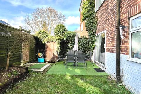27 May Close, Chessington, KT9 2AP