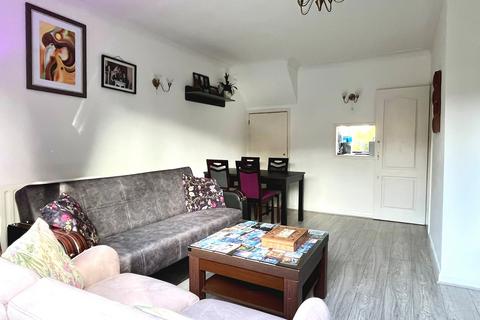 27 May Close, Chessington, KT9 2AP