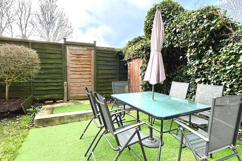 27 May Close, Chessington, KT9 2AP