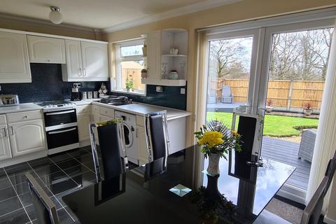 3 bedroom semi-detached house for sale, Tetbury Drive, Breightmet, Bolton, BL2 5NS