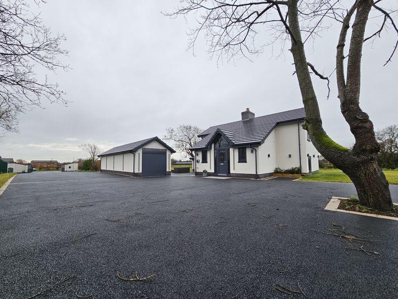 Blackgate Lane, Preston PR4 3 bed detached house for sale £549,995
