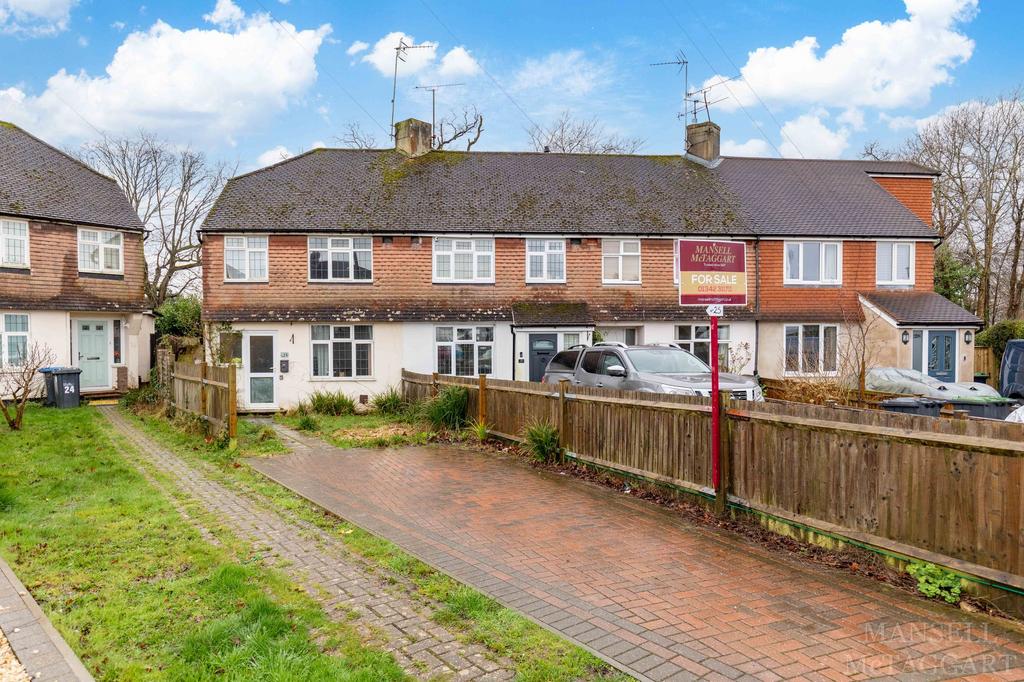 Copse Close, East Grinstead RH19 3 bed end of terrace house for sale £375,000