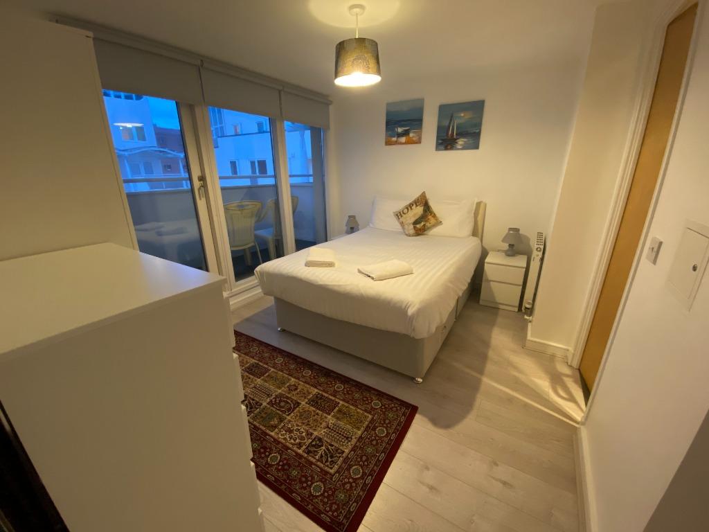 Royal Quay, Liverpool L3 2 bed flat £950 pcm (£219 pw)