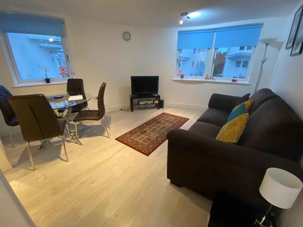 Royal Quay, Liverpool L3 2 bed flat £950 pcm (£219 pw)