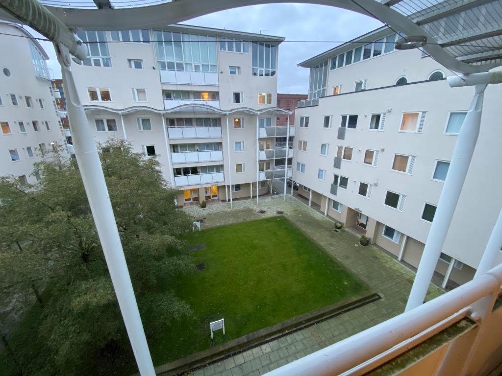 Royal Quay, Liverpool L3 2 bed flat £950 pcm (£219 pw)