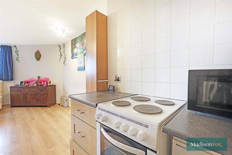 Studio for sale, Tamar Square, Woodford Green IG8