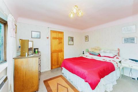 15 Burden Road, Wirral, CH46 6BG