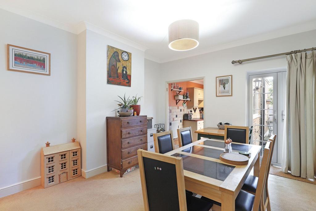 Lower Queens Road, Buckhurst Hill, IG9 2 bed semidetached house for