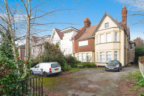 2 bedroom flat for sale, Imperial Avenue, Westcliff-on-sea, SS0