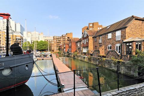 2 bedroom mews for sale - Mews Street, London, E1W