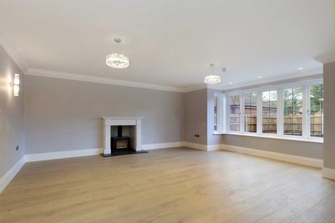 5 bedroom detached house to rent, Knottocks Drive, Beaconsfield, HP9
