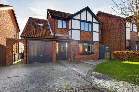 4 bedroom detached house for sale, Iona Drive, Humberston DN36
