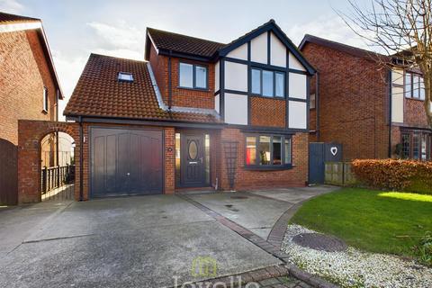 4 bedroom detached house for sale, Iona Drive, Humberston DN36