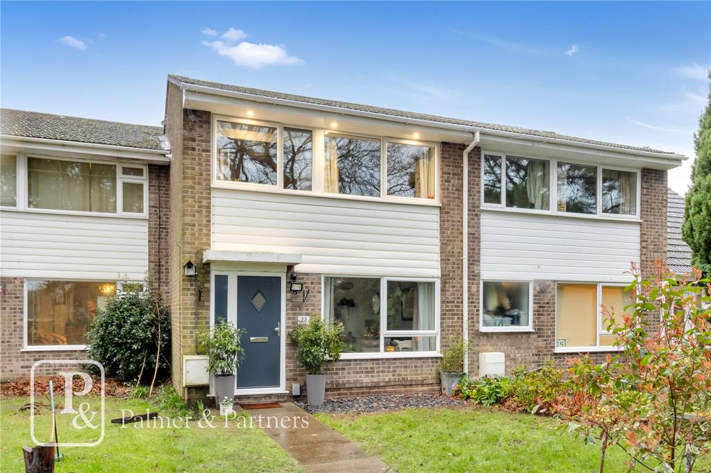 Wyndham Close, Colchester, Essex, CO2 3 bed terraced house £280,000