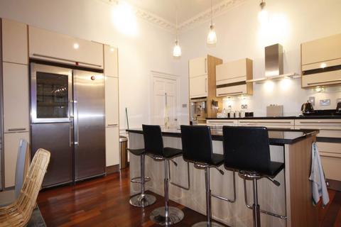 2 bedroom flat to rent, Hanover Street, Newtown, Edinburgh, EH2