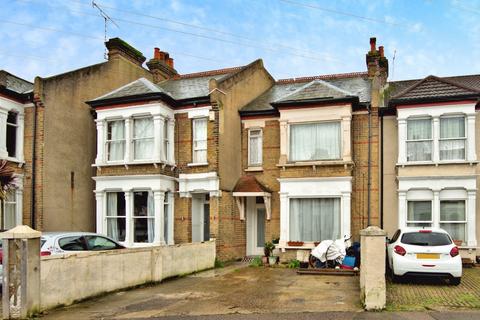 17 Avenue Road, Westcliff-on-sea, SS0 7PN